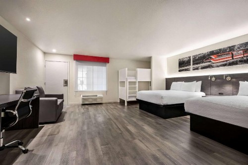 Travelodge by Wyndham Anaheim Convention Center - image 38