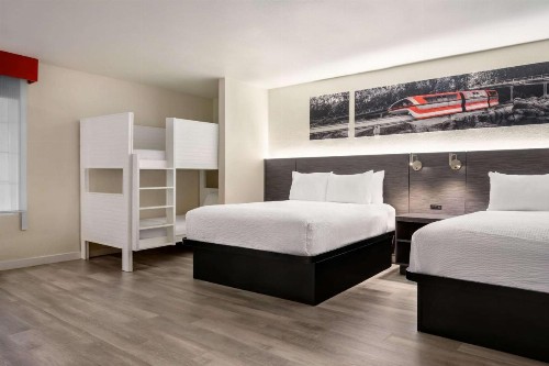Travelodge by Wyndham Anaheim Convention Center - image 40