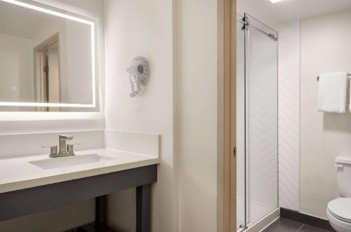 Travelodge by Wyndham Anaheim Convention Center - image 43