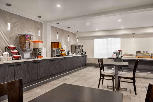 Travelodge by Wyndham Anaheim Convention Center - image 47