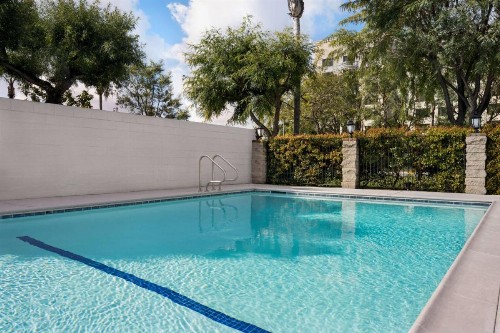 Travelodge by Wyndham Anaheim Convention Center - image 8