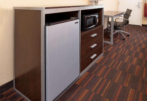Best Western Plus Raffles Inn & Suites - image 17