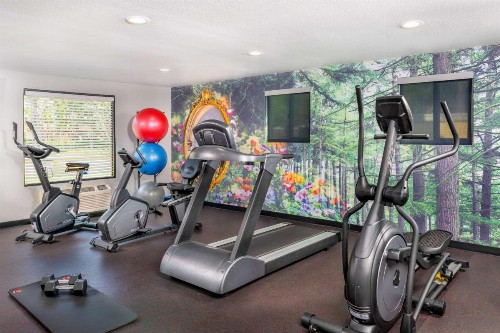 Best Western Plus Raffles Inn & Suites - image 19