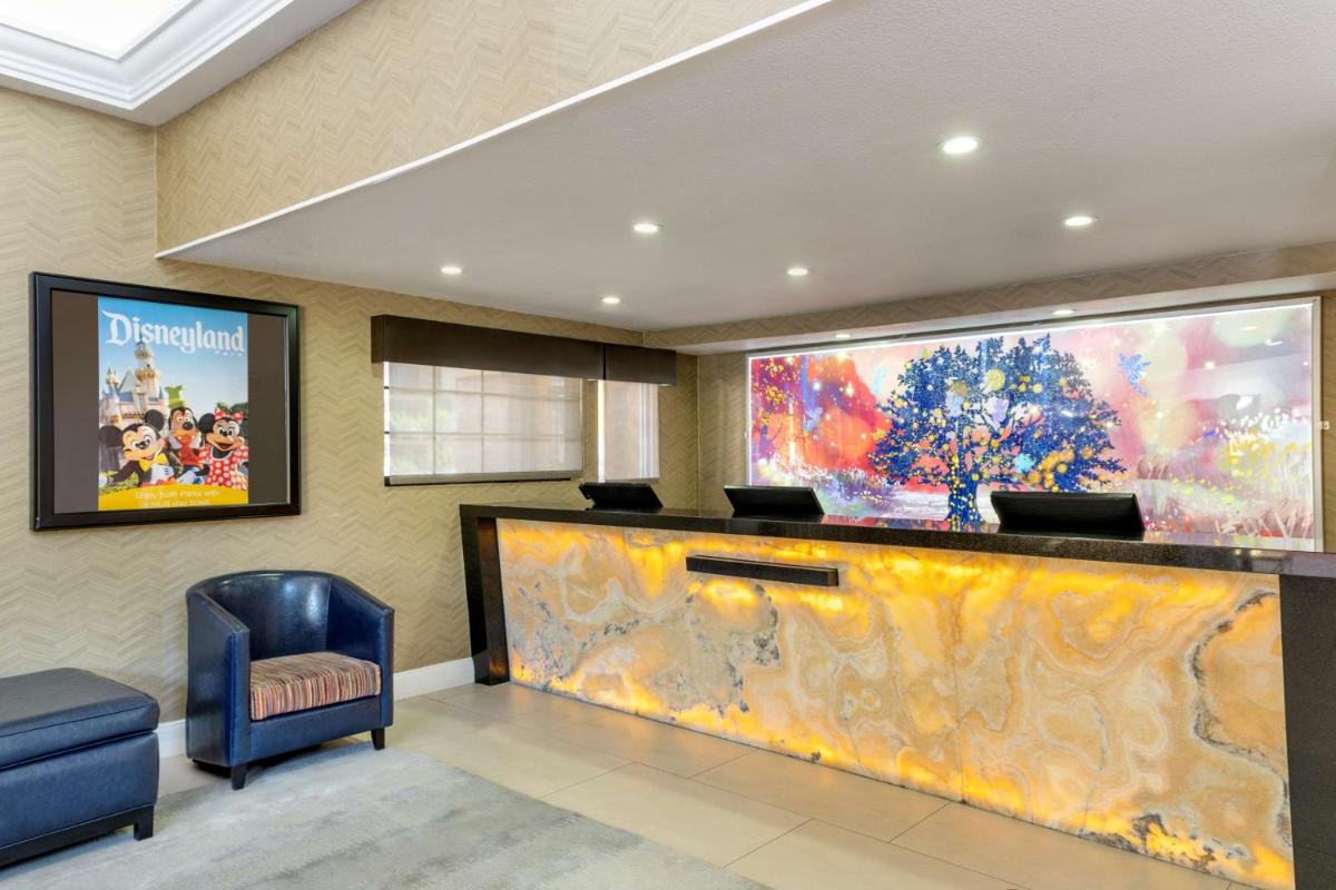 Best Western Plus Raffles Inn & Suites - image 2