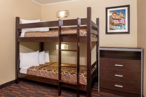 Best Western Plus Raffles Inn & Suites - image 8
