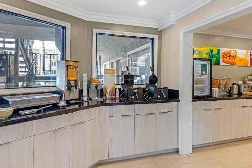 Quality Inn & Suites Anaheim Maingate - image 12