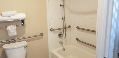 Quality Inn & Suites Anaheim Maingate - image 17