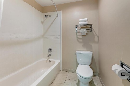 Quality Inn & Suites Anaheim Maingate - image 33