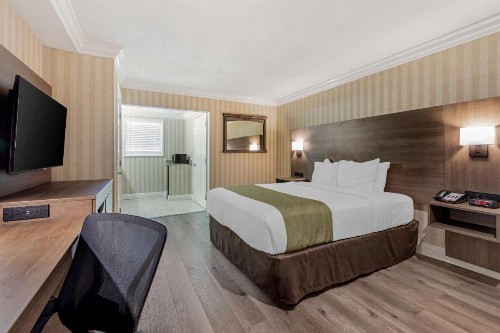 Quality Inn & Suites Anaheim Maingate - image 38