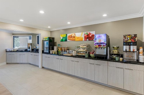 Quality Inn & Suites Anaheim Maingate - image 40