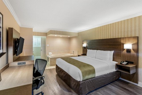 Quality Inn & Suites Anaheim Maingate - image 48