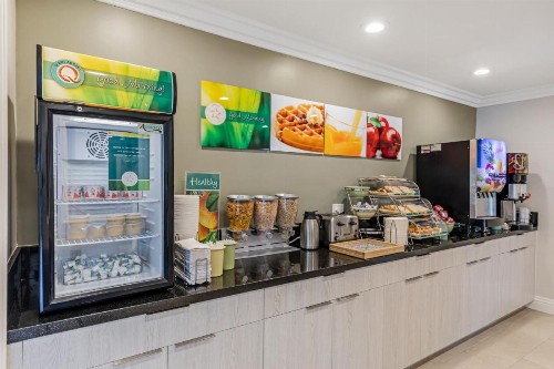 Quality Inn & Suites Anaheim Maingate - image 7