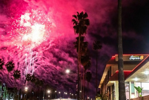 Super 8 by Wyndham Anaheim/Disneyland Drive - image 13