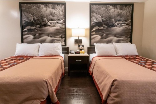 Super 8 by Wyndham Anaheim/Disneyland Drive - image 2