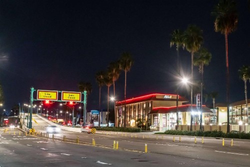Super 8 by Wyndham Anaheim/Disneyland Drive - image 24