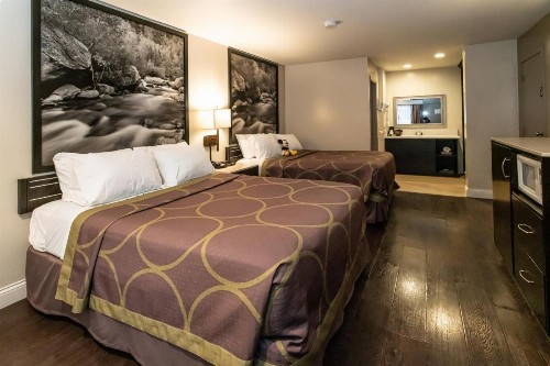 Super 8 by Wyndham Anaheim/Disneyland Drive - image 8
