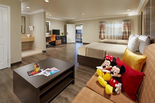 Eden Roc Inn & Suites near the Maingate - image 15