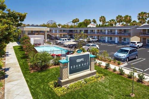 Eden Roc Inn & Suites near the Maingate - image 16