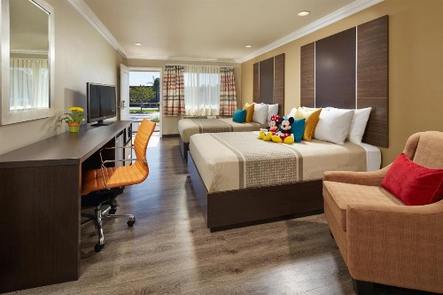 Eden Roc Inn & Suites near the Maingate - image 19