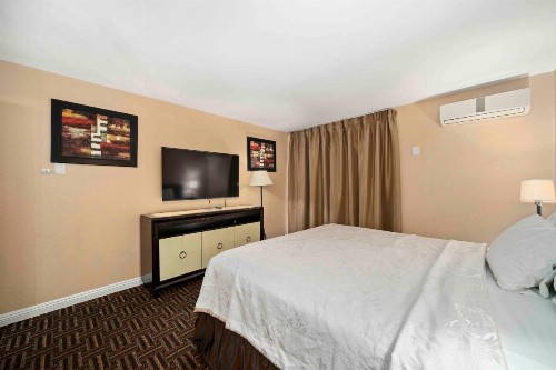 The Lemon Tree Hotel - image 35