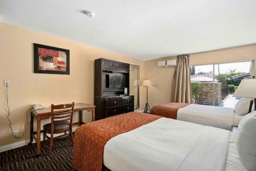 The Lemon Tree Hotel - image 48