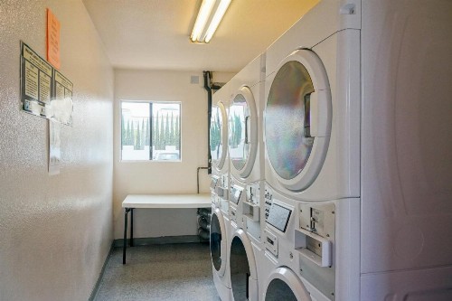 Castle Inn and Suites Anaheim - image 22