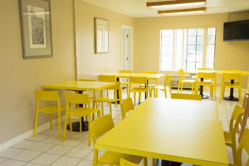 Anaheim Carriage Inn - image 12
