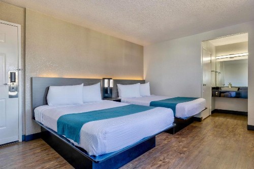 Motel 6-Anaheim CA - Fullerton East - image 15