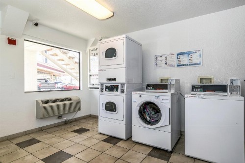 Motel 6-Anaheim CA - Fullerton East - image 16