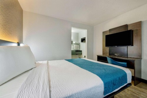 Motel 6-Anaheim CA - Fullerton East - image 24