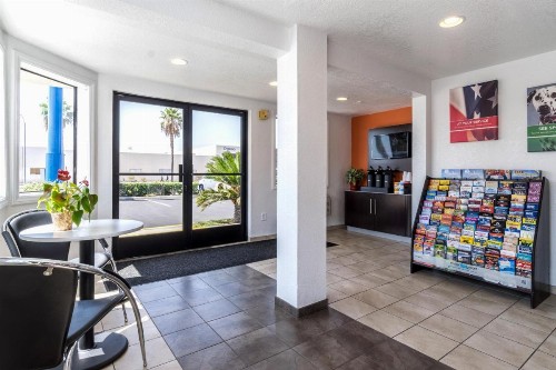 Motel 6-Anaheim CA - Fullerton East - image 25