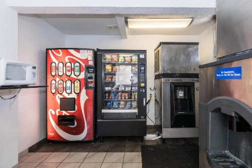 Motel 6-Anaheim CA - Fullerton East - image 27