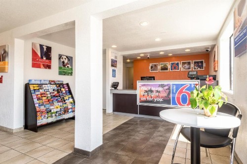 Motel 6-Anaheim CA - Fullerton East - image 38
