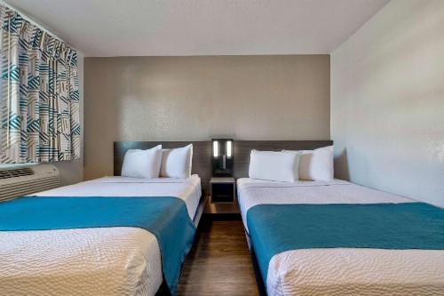 Motel 6-Anaheim CA - Fullerton East - image 4