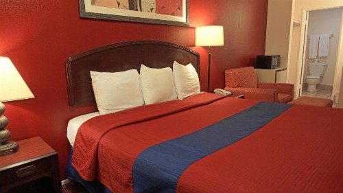 Rainbow Inn - image 12