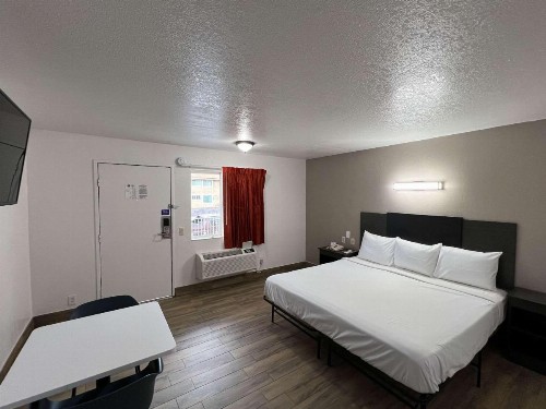 Motel 6-Orange CA - Anaheim - image 12