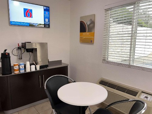 Motel 6-Orange CA - Anaheim - image 19