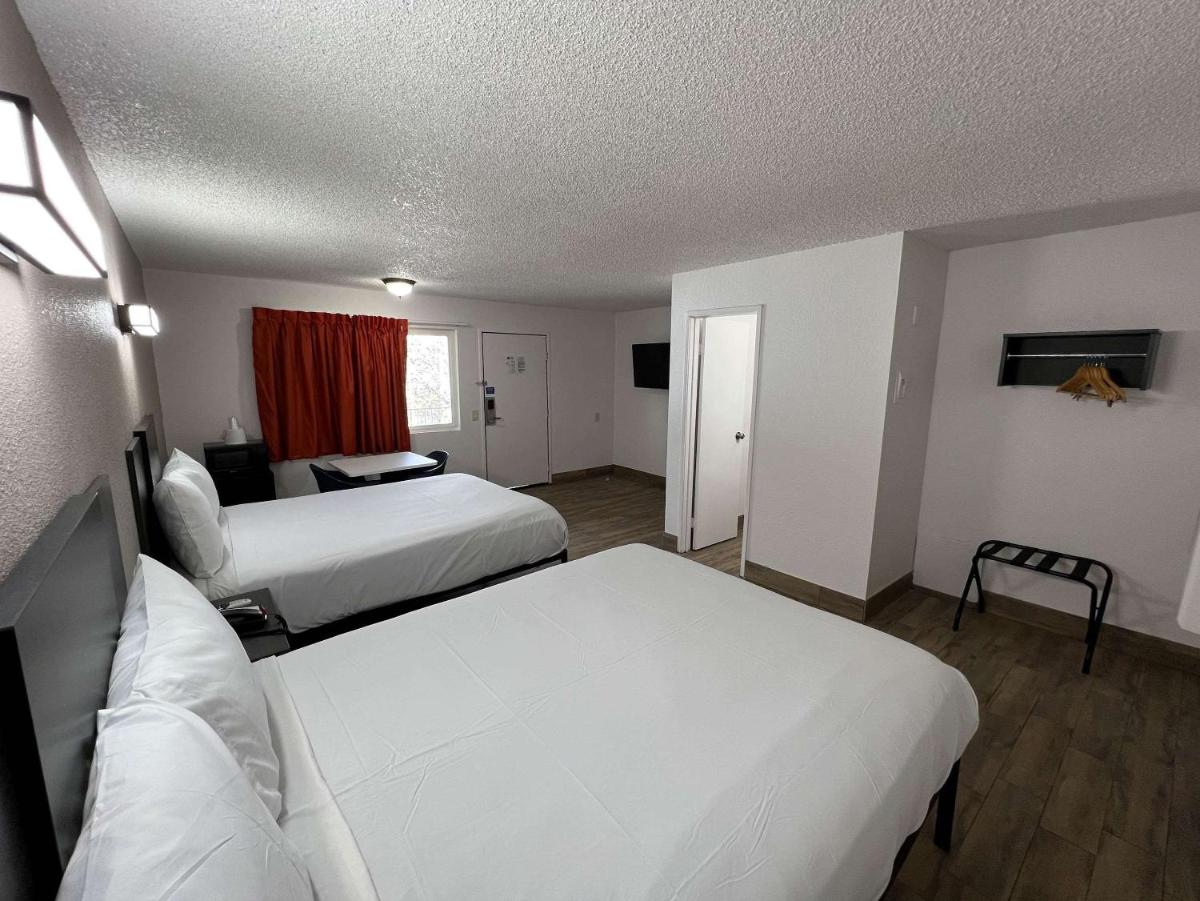 Motel 6-Orange CA - Anaheim - image 6