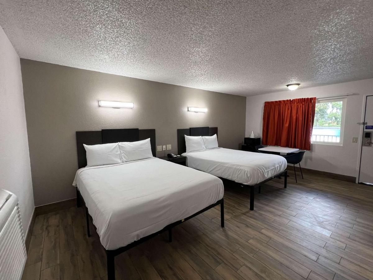 Motel 6-Orange CA - Anaheim - image 7