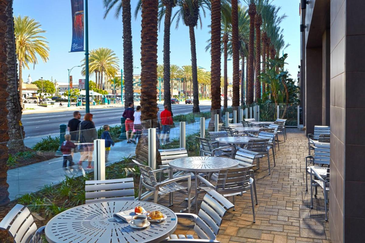 SpringHill Suites by Marriott at Anaheim Resort Area/Convention Center - image 2