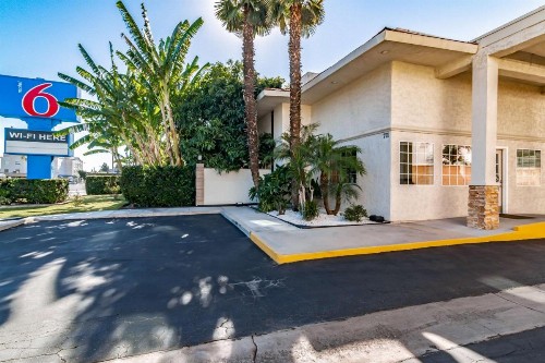 Motel 6-Anaheim CA - image 10