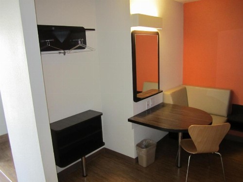 Motel 6-Anaheim CA - image 17