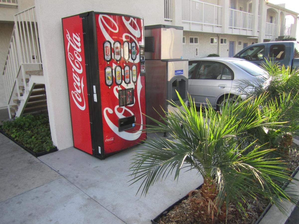 Motel 6-Anaheim CA - image 5