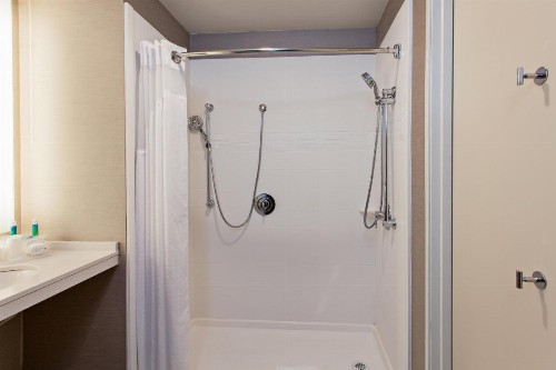 Holiday Inn Express & Suites Anaheim Resort Area an IHG Hotel - image 23