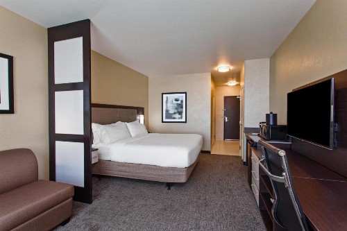 Holiday Inn Express & Suites Anaheim Resort Area an IHG Hotel - image 26