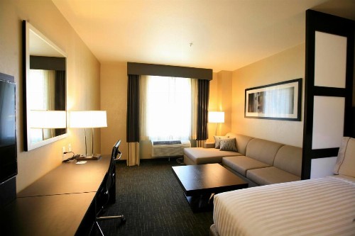 Holiday Inn Express & Suites Anaheim Resort Area an IHG Hotel - image 32