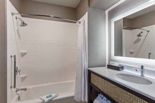 Holiday Inn Express & Suites Anaheim Resort Area an IHG Hotel - image 38