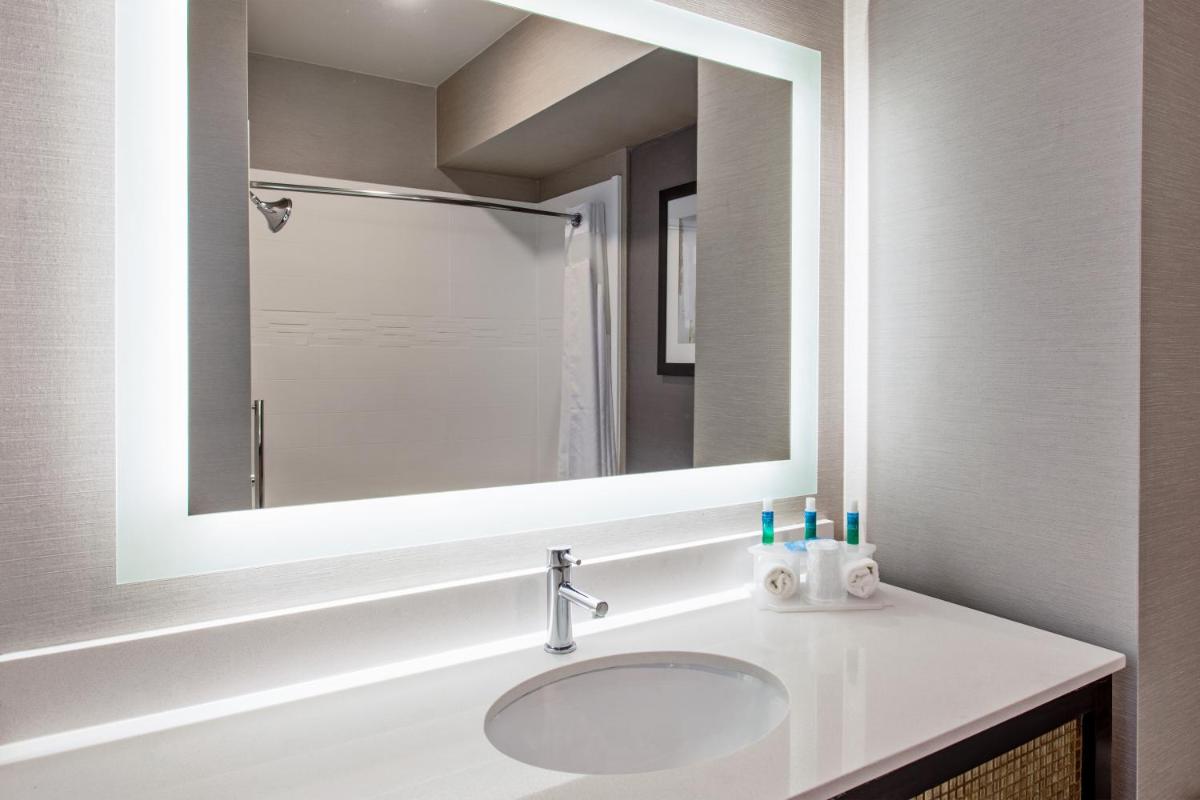 Holiday Inn Express & Suites Anaheim Resort Area an IHG Hotel - image 4