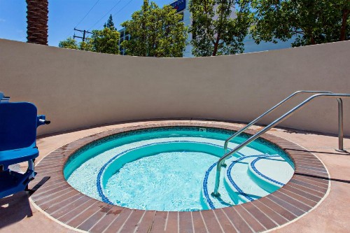 Holiday Inn Express & Suites Anaheim Resort Area an IHG Hotel - image 42