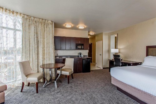 Holiday Inn Express & Suites Anaheim Resort Area an IHG Hotel - image 50